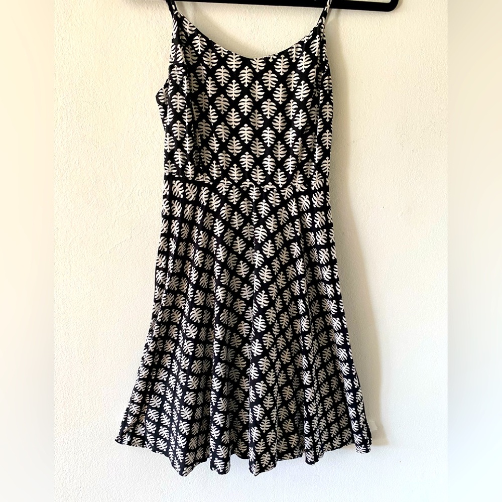 Old Navy fit and flare small black and ivory spaghetti strap dress